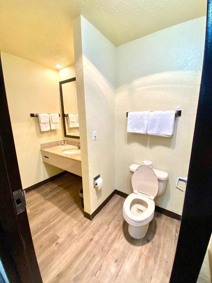 Travelers Inn เอลิซาเบธซิตี้้ ภายนอก รูปภาพ