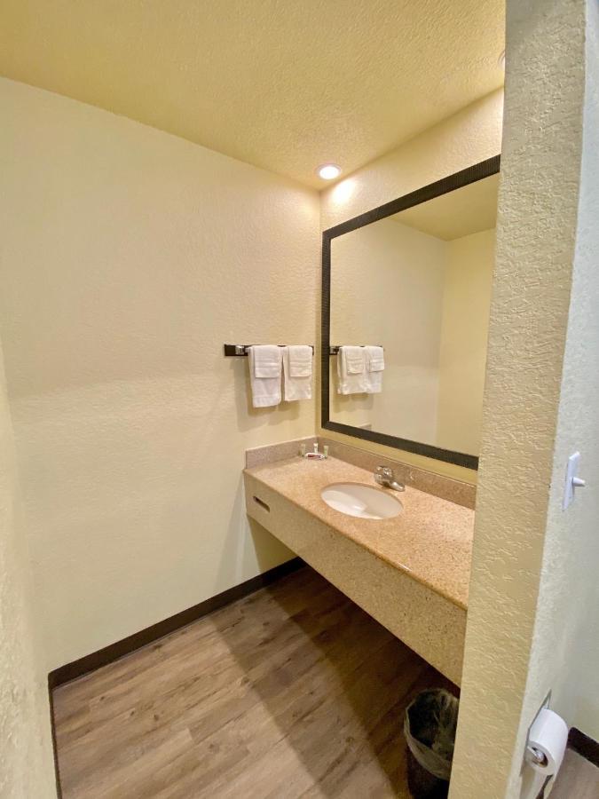 Travelers Inn เอลิซาเบธซิตี้้ ภายนอก รูปภาพ