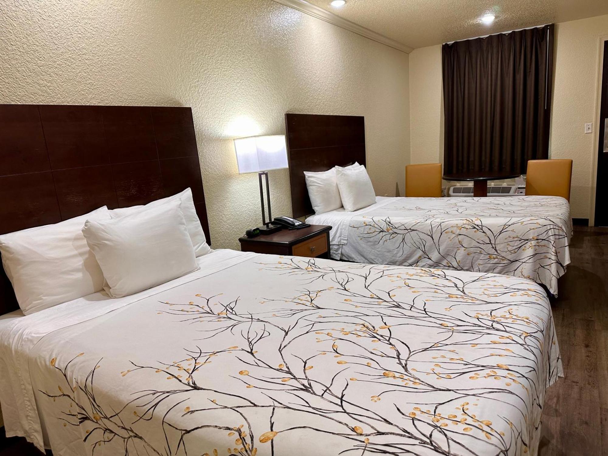 Travelers Inn เอลิซาเบธซิตี้้ ภายนอก รูปภาพ