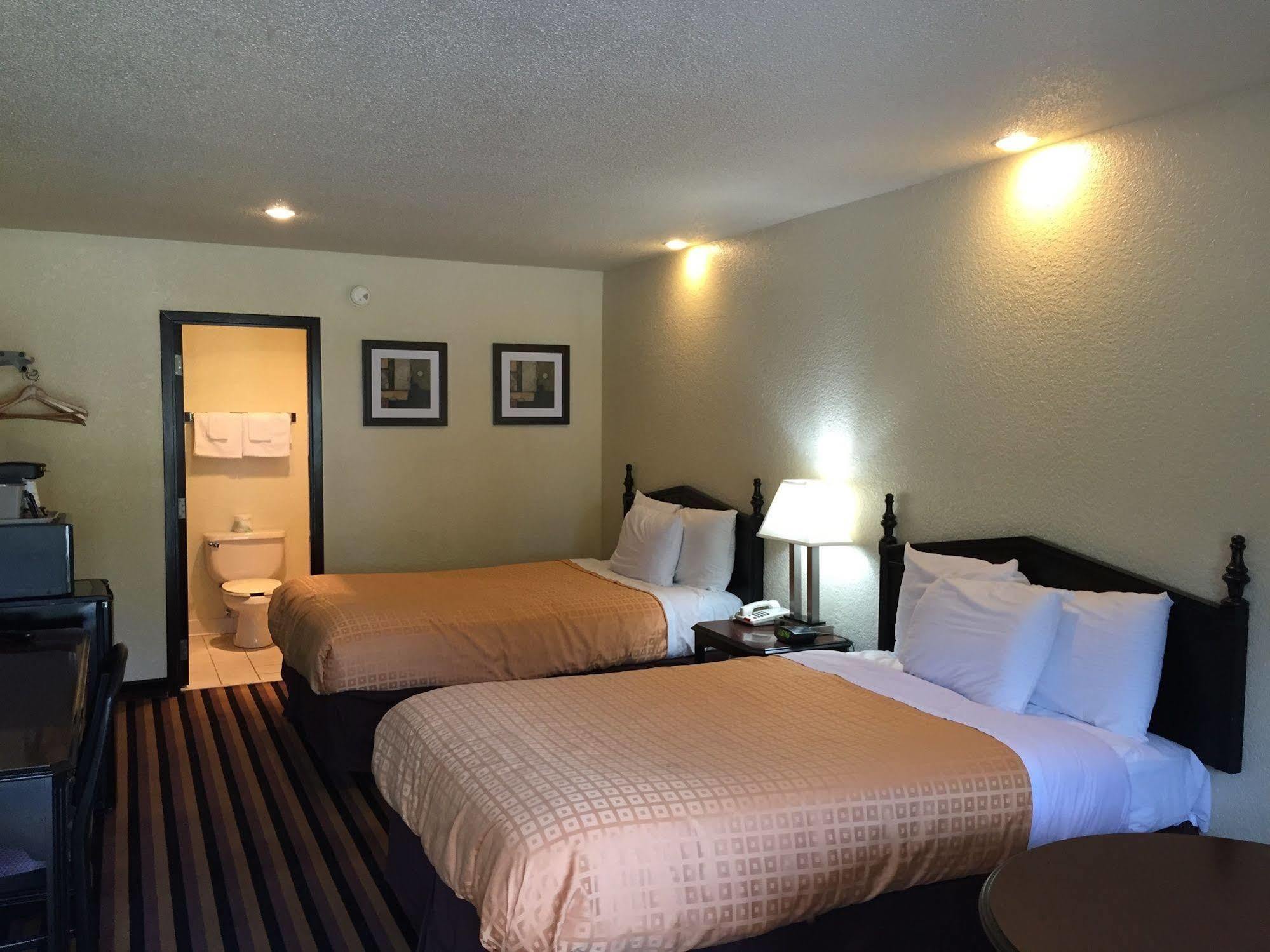 Travelers Inn เอลิซาเบธซิตี้้ ภายนอก รูปภาพ