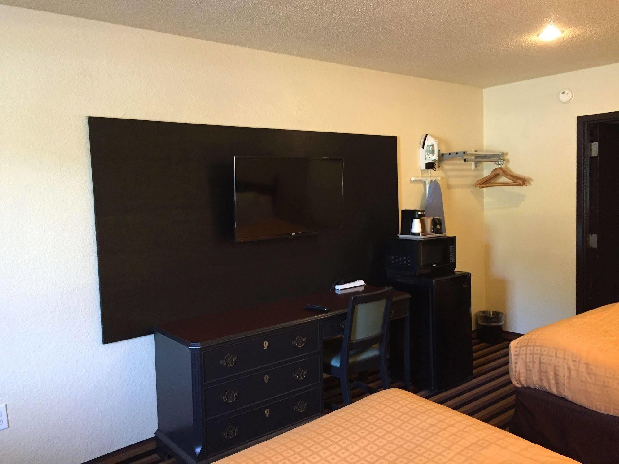 Travelers Inn เอลิซาเบธซิตี้้ ภายนอก รูปภาพ